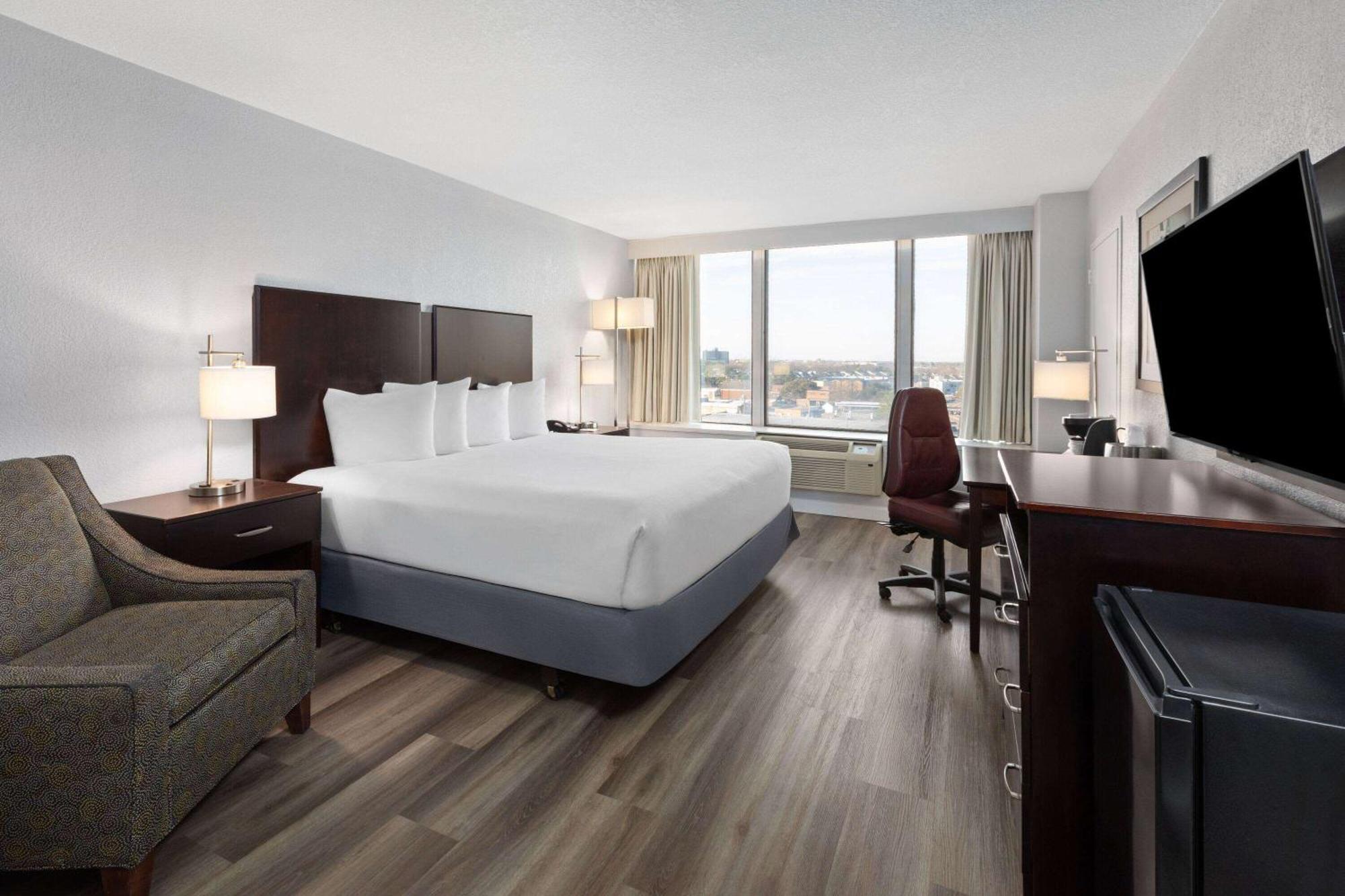 Wyndham Garden Norfolk Downtown Hotel Exterior foto